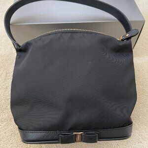 Salvatore Ferragamo Vara Bow shoulder Bag. Black color